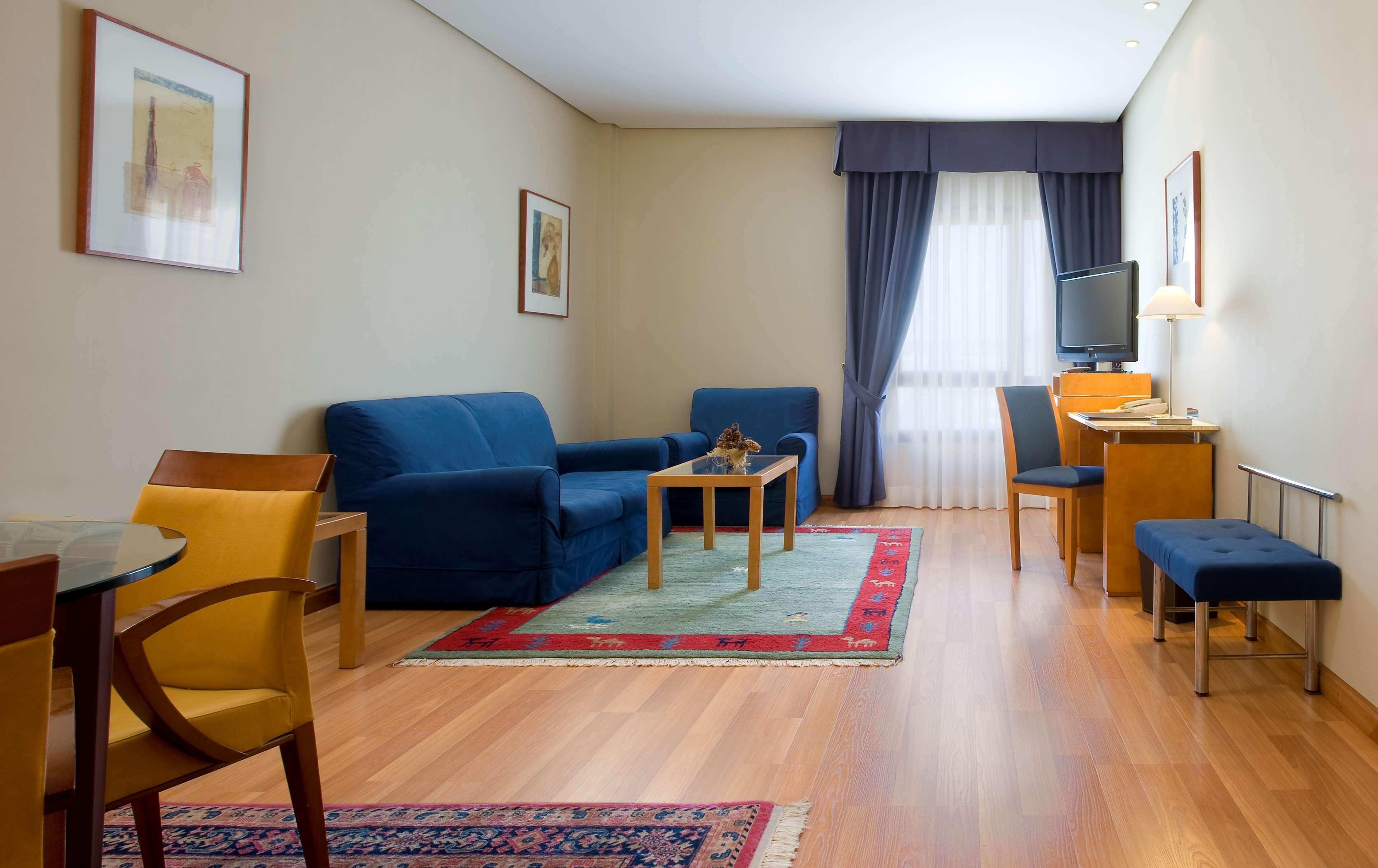 Nh Ciudad De Cuenca Hotel Cuenca  Ngoại thất bức ảnh