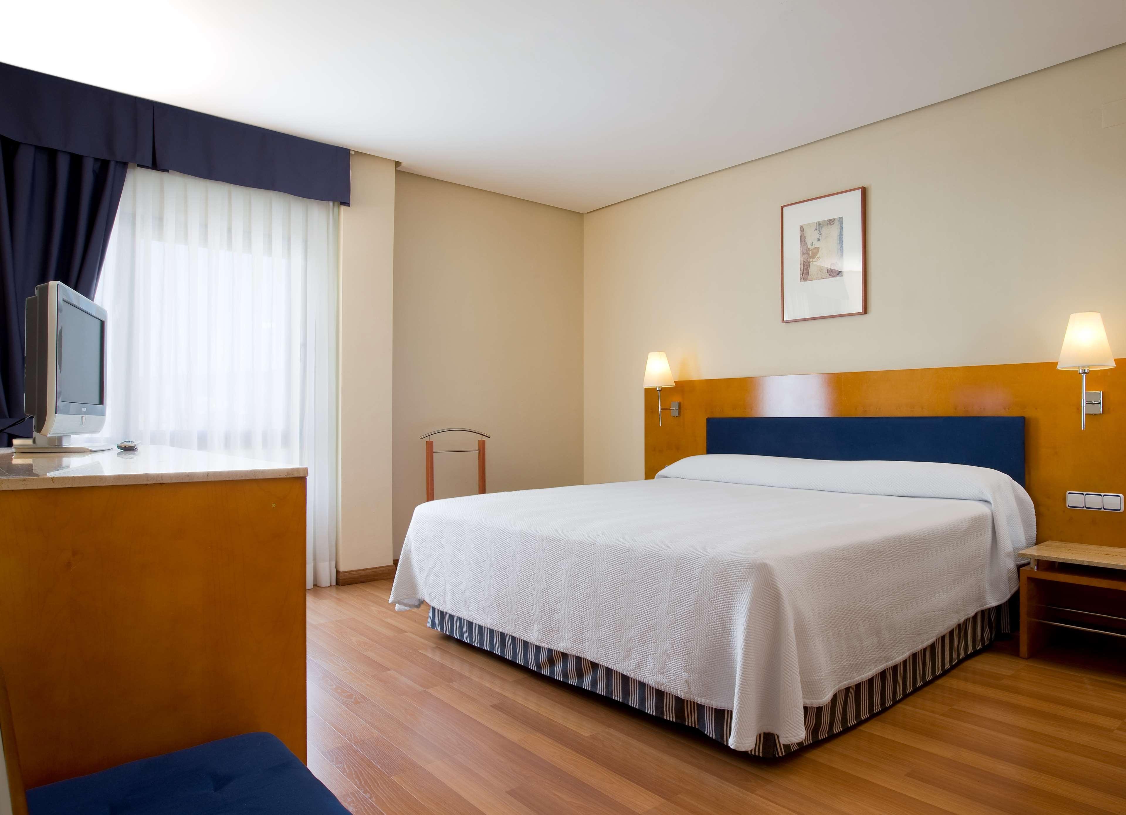 Nh Ciudad De Cuenca Hotel Cuenca  Ngoại thất bức ảnh