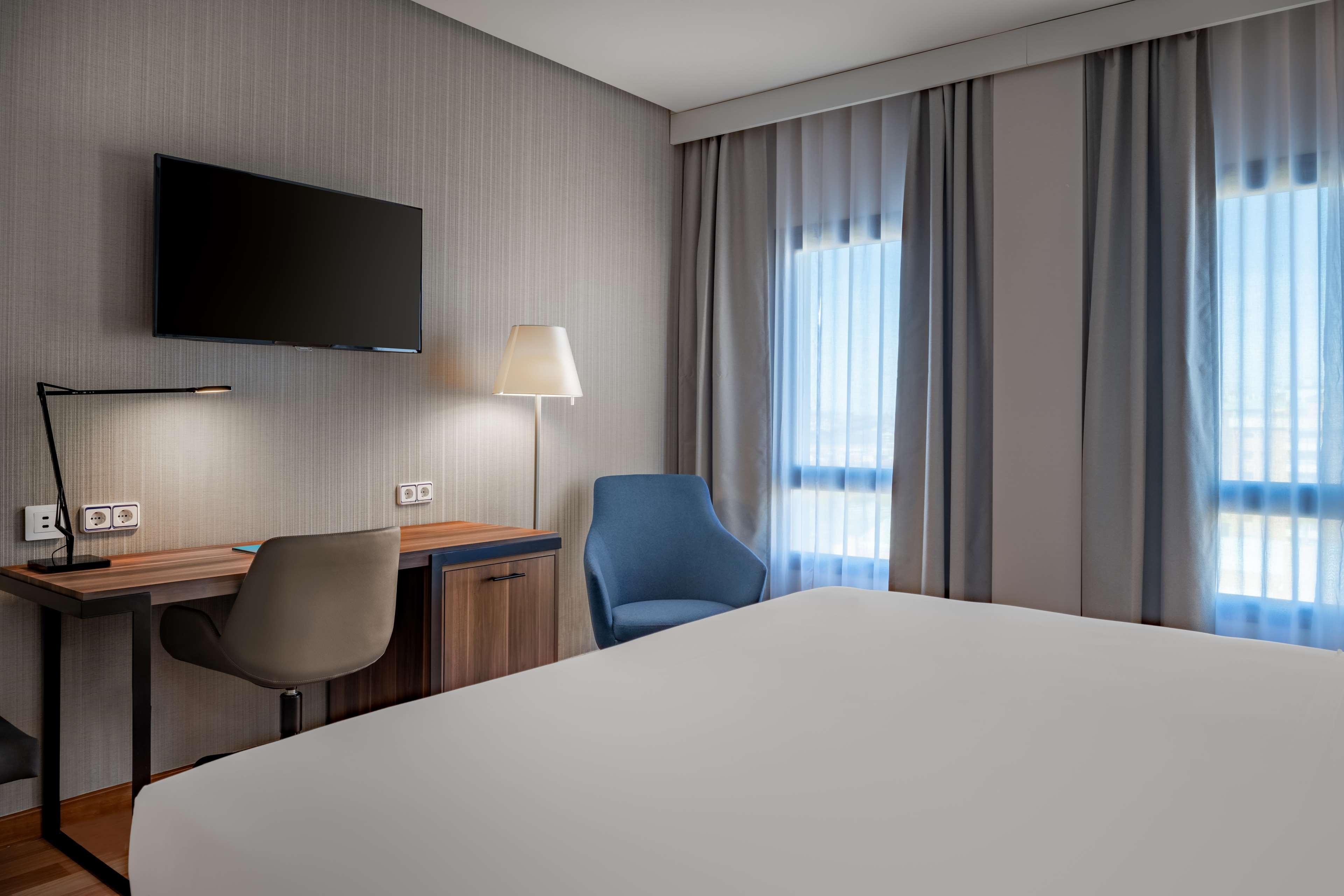 Nh Ciudad De Cuenca Hotel Cuenca  Ngoại thất bức ảnh