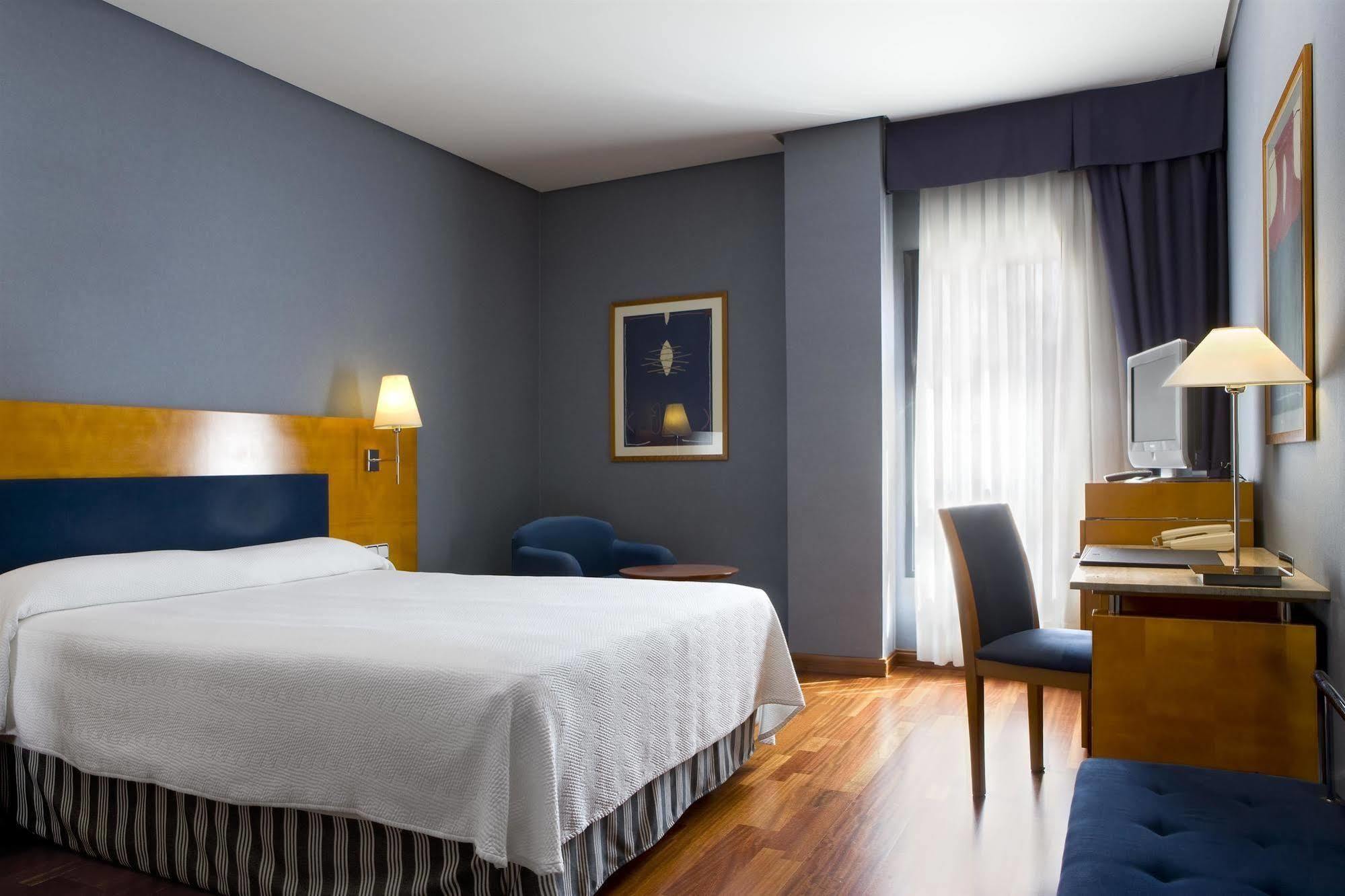 Nh Ciudad De Cuenca Hotel Cuenca  Phòng bức ảnh
