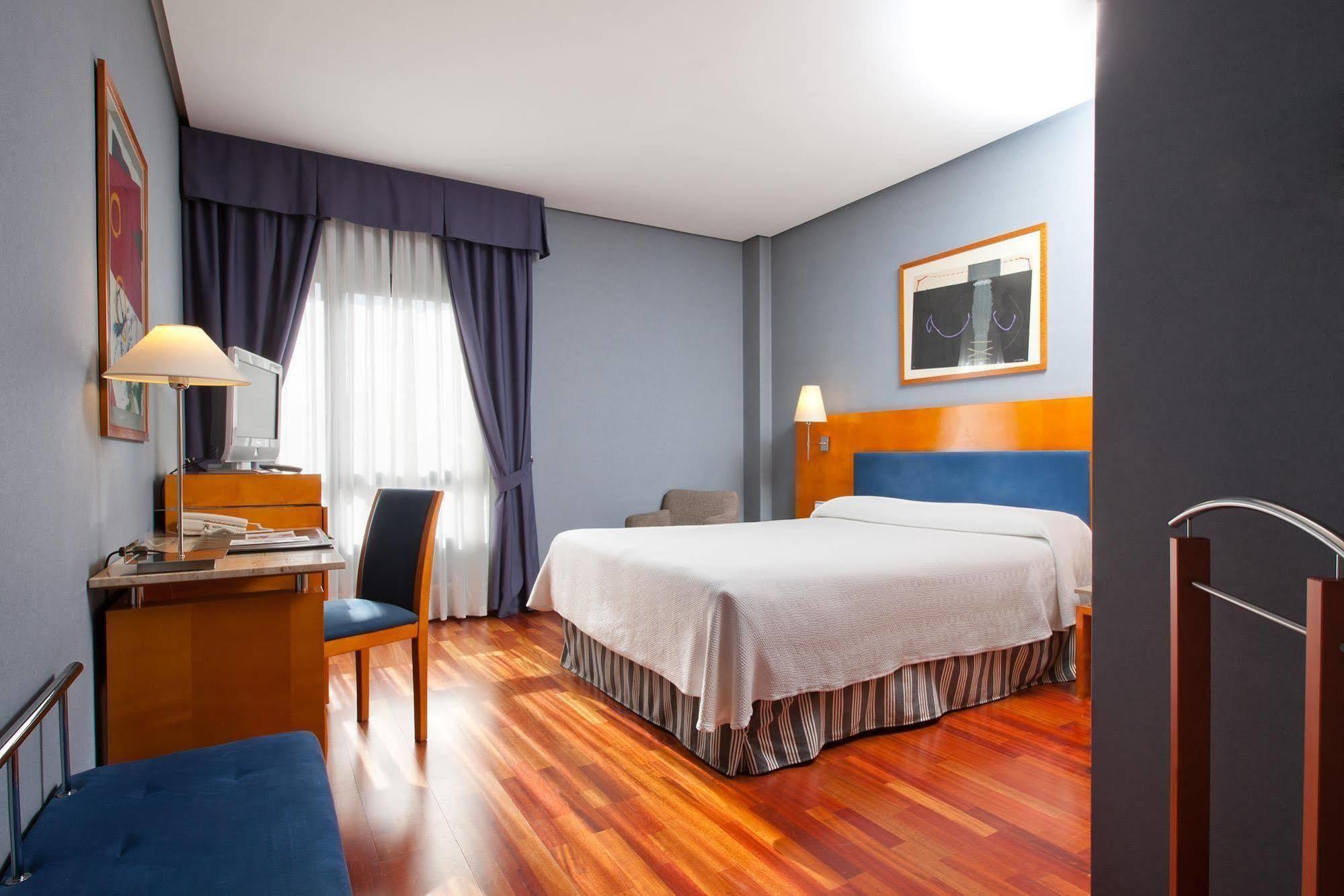 Nh Ciudad De Cuenca Hotel Cuenca  Ngoại thất bức ảnh